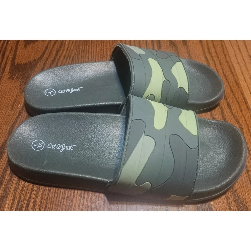 Cat & Jack Kids' Green Camo Slides